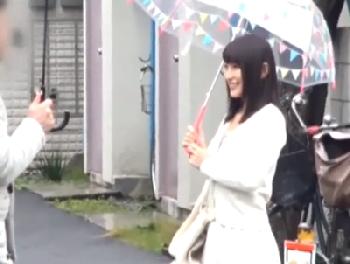 「幸せいっぱいです！」彼氏とラブラブと言っておきながらプロ男優ペニ棒で白目イキする美形少女女子校生素人美少女ロリ中出しナンパ...