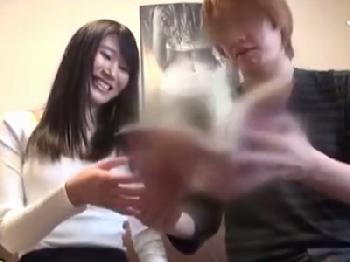 ナンパしたデカパイ素人を自宅に連れ込み容赦なくパコる！巨乳美少女ハメ撮りのエロ動画