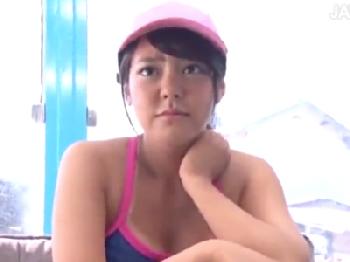 「あっスゴい!イくぅ!」日焼けあとがエロい素人ライフセーバーちゃんをマジックミラー号でガチハメ!巨乳美少女ロリナンパのエロ動...