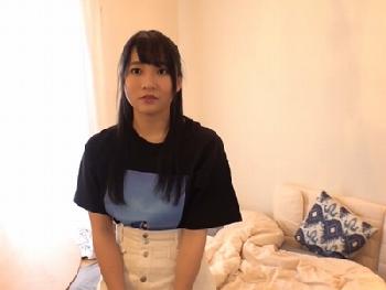 アイドル顔負けな童顔っ子！自分の自宅ベッドを汚されながら初めてのプロ男優ペニスでぐちょ濡れイキ素人美少女ロリのエロ動画