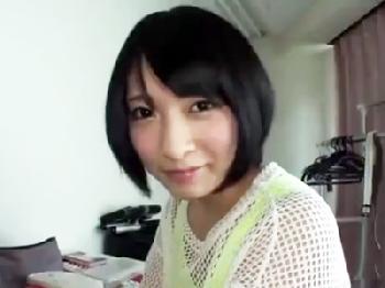 ボーイッシュ美形少女・阿部乃みくちゃんの逸品フェラチオ→精液大量搾取!美少女痴女顔射のエロ動画