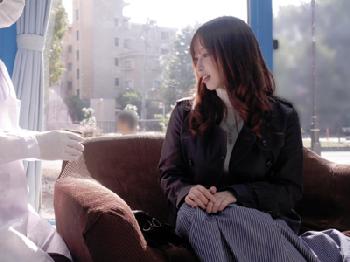 マジックミラー号で元CAのセレブリティ妻が恥じらいながらも大オーガズム！巨乳素人人妻ナンパのエロ動画