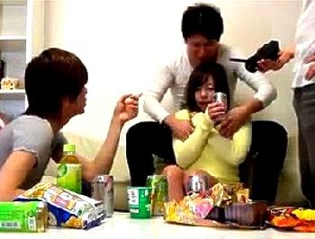 『もうヤメてよぉ…』宅飲みからの乱交までを全て撮られた素人たち！乱交発展してアヘアヘ絶頂ハメ撮り盗撮のエロ動画