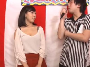 負ければ即陵辱！くすぐり我慢腕相撲であっさりぶっかけられちゃう素人娘W巨乳美少女水着のエロ動画