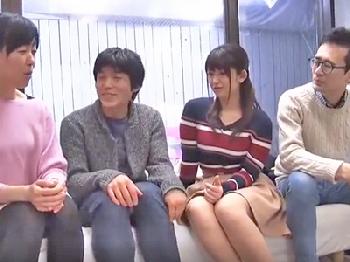 両親を待たせてチェリーボーイ弟を筆おろしする美人お姉さん素人童貞近親相姦のエロ動画