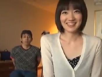 夫を拘束→眼の前で他人との顔面射精ファックを見せつけるクソ尻軽女奥さん素人痴女人妻顔射のエロ動画