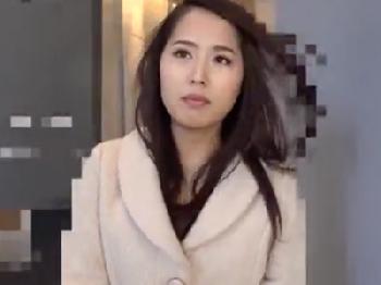 温泉レポートに応募してきた巨大オッパイ奥さんが他人棒に中出しされ絶頂オーガズム巨乳人妻熟女のエロ動画