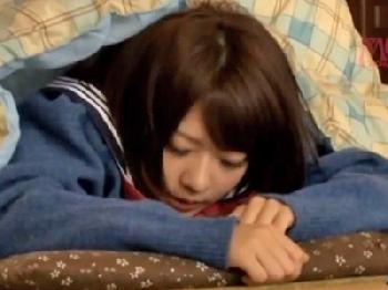 こたつ内で女子校生にイタズラ→発情したので中出し性交W素人美少女のエロ動画