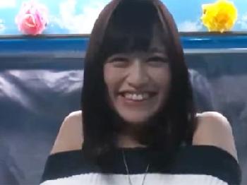 笑顔の可愛い素人娘をお金で釣って鬼責め→そのままハメで大量顔面射精フィニッシュ美少女お姉さん顔射のエロ動画