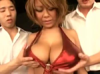 『こういうのが好きなの?』関西出身な巨乳ギャルの一級品パイズリであえなく射精!お姉さんかじか凛のエロ動画