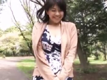 笑顔がステキな奥さんさんとの休日どっぷり不貞中出し性交素人お姉さん人妻熟女ハメ撮りのエロ動画