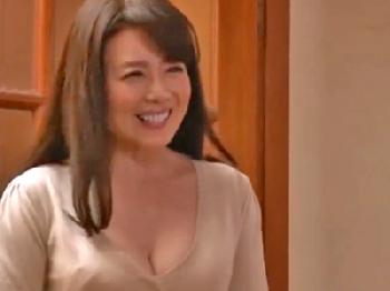 肉を食わせれない貧乏な家で代わりに自分を食べさせてあげる母子家庭巨乳人妻近親相姦のエロ動画