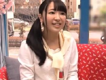 友人と耐久素股に挑戦→あっさり発情して中出しセックスしちゃった素人さん美少女のエロ動画