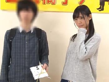 空気椅子ゲームに参加した強烈かわいい素人さんがチャレンジ失敗→彼氏の目の前で中出しされちゃうW美少女のエロ動画