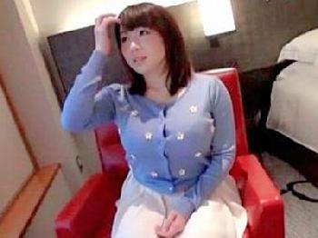 服を着てても胸の大きさが丸わかりなデカパイちゃんとハメ撮り巨乳素人お姉さんのエロ動画