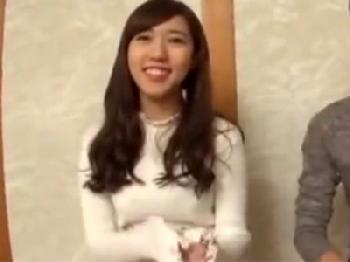 脱いだらデカパイで無毛!清楚清純ヤリマンな素人女子大生がサークルの友人と温泉で中出しSEX巨乳美少女お姉さんパイパン盗撮のエ...