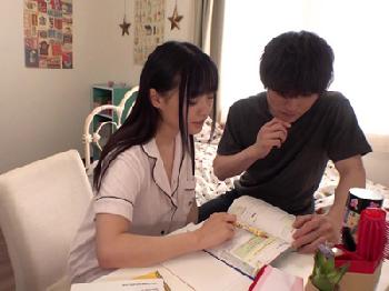 兄肉棒に魅了されたが、もっと堅いパパ肉棒に乗り換える女子校生美少女近親相姦3P花音うららのエロ動画