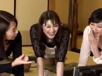 下半身の肉がガッツリついたエロ尻奥様のソソル騎乗位巨乳痴女人妻藤沢芳恵のエロ動画