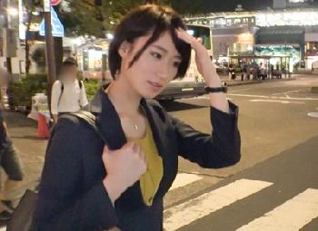 こんなキレイな顔して情欲溜まってますよね？26歳素人生保レディをナンパ→ラーメン食べ歩きでストレス溜めてた美形お姉さんが大放...