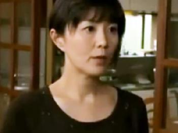 ニートのクズ義息に力ずくで押さえつけられて凌辱される義理の母人妻熟女レイプのエロ動画