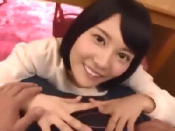 幼顔顔のギャル女子校生がオヤジ棒を手コキ＆フェラチオで抜きまくりW素人のエロ動画