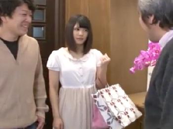 欲求不満な美形奥さんが義理の父との性行為にハマり不貞関係へと堕ちていく人妻顔射レイプ白咲碧のエロ動画
