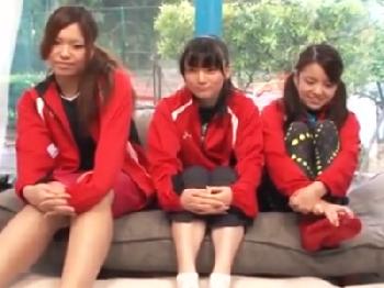 アスリート女子大生がマジックミラー号で日焼けチェックと騙され乱交パコ素人美少女ロリ顔射のエロ動画