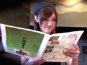 仕事中にイケメン客にナンパされてついてっちゃう居酒屋店員素人美少女のエロ動画