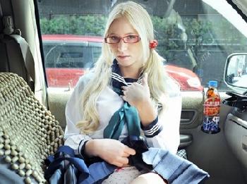 ガチな北欧金髪女子校生と生ファック！まだ発展途上な身体ながらも貪欲にチンポ求めてくる淫乱ミニ系美少女ロリハーフパイパンめがね...