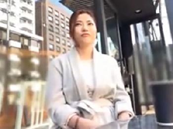 ネットで知り合ったガチ素人のお姉さんをガチハメ→無許可で中出しのエロ動画