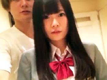 清純清楚に見えて中身は肉食のSEXにどん欲な美形少女女子校生と中出しハメ撮りパコW素人美少女のエロ動画