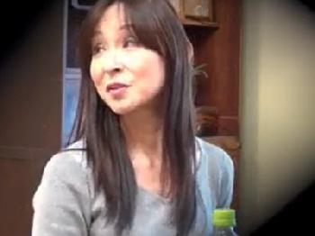 ナンパした欲求不満の中年女性を口説いて寝取られパコをこっそり隠し撮りW素人人妻熟女盗撮のエロ動画