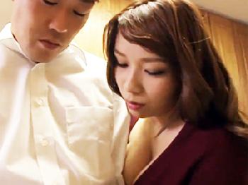 『こんなにおっきくしちゃって‥』妹の彼氏を誘惑して寝取る痴女姉巨乳お姉さん顔射パイズリのエロ動画