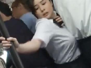ガチデカパイな美形少女女子校生が痴漢男に強引車内強姦されて屈辱イキ巨乳美少女ぶっかけレイプのエロ動画