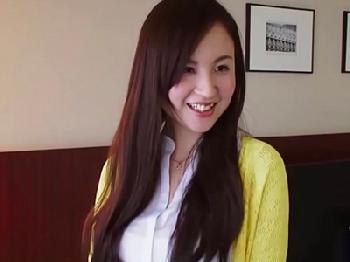 昼間から密通して若い肉棒を楽しむ欲求不満なオバさん巨乳素人人妻のエロ動画