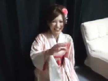 お酒が進んで振袖のまま中出し乱交やらかす新成人美形少女素人美少女ハメ撮りのエロ動画