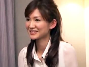 夫一筋だった真面目な奥様がアダルトビデオ出演して初めての他人棒でガチ絶頂W素人人妻熟女ハメ撮りのエロ動画