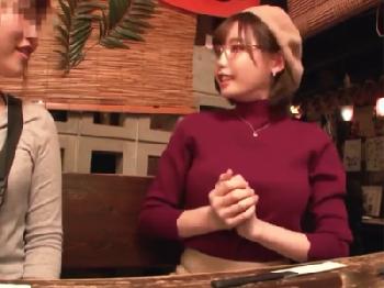 高級レストランばっか行ってて居酒屋初めてな浮世離れセレブ妻に店内フェラチオさせるお姉さん痴女人妻のエロ動画