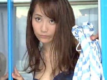 巨大乳房ビキニ美形お姉さんがマジックミラー号の中出しエロマッサージに睨み顔！巨乳素人水着ナンパのエロ動画