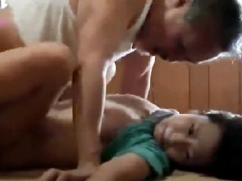 レイプ願望のあるマゾ美形少女が近所の残虐親父にレイプされて歓喜の絶頂美少女お姉さん中出しのエロ動画