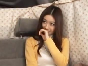 子供もいる美形奥さんさんが一度は断るも押し負けて背徳の密通中出しファックお姉さん人妻パンストハメ撮りナンパのエロ動画