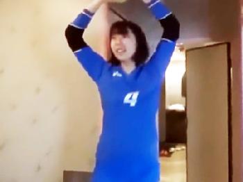 バレー部の華奢女子校生がおやじと援〇ハメ撮り！素人のエロ動画