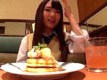 「ん…んんっアッ♡」まだ慣れてない女子校生のリアクションがガチ！童顔パパ活女子校生との個人撮影素人美少女ロリハメ撮りのエロ動...