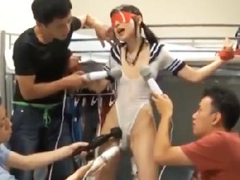 レオタードコスの女子校生を拘束調教顔面射精ファック！素人美少女コスプレ顔射のエロ動画