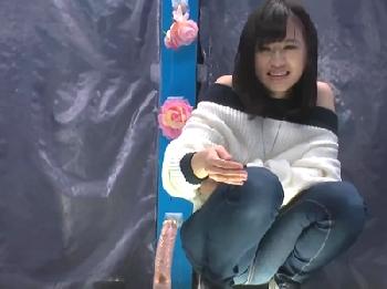 「え？何コレヤヴァぃW」高速電動マッサージ器にビビる美形少女女子校生に大金握らせて騙しハメ素人美少女ナンパのエロ動画