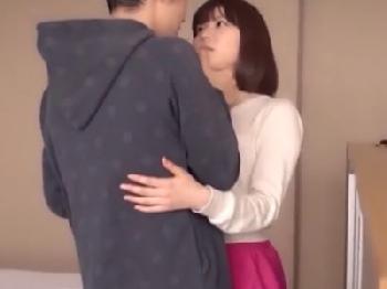 激ピス腹射に本気イキ晒しちゃった素人娘W美少女のエロ動画