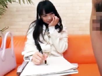 ペニスコスケッチしてたら欲情しちゃって中出し交尾に発展素人美少女ロリのエロ動画