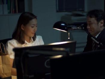 『夫とは…まぁ…』会社で少し優しくされた上司に堕ちて…誰もいなくなった社内でオフィスパコ！人妻OLのエロ動画