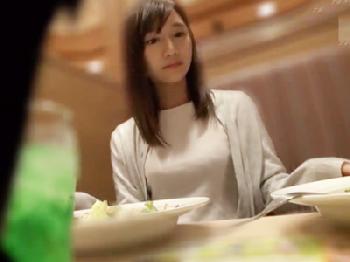 渋谷でナンパした清麗女子大生を自宅に持ち帰り即ズボW素人美少女ハメ撮り潮吹きのエロ動画