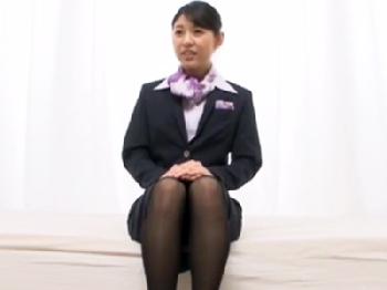 清純清楚尻軽女な美人CAさんに高速騎乗位で子種を搾り取られるDT素人お姉さん中出しのエロ動画